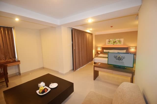Suite Room Pool View
