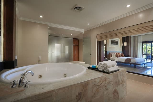 Suite, 1 King Bed, Ocean View