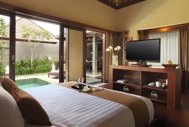 Honeymoon Pool Villa with Floating Breakfast