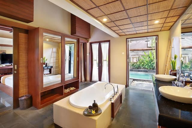 1 Bedroom Pool Villa with Floating Breakfast