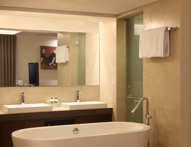 Honeymoon Suite