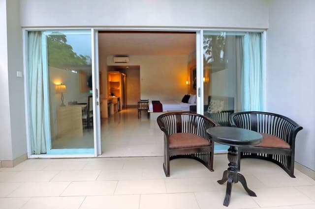 Deluxe Room, Pool View (Super)