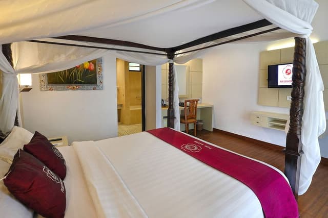 Deluxe Chalet, 1 Queen Bed, Garden View