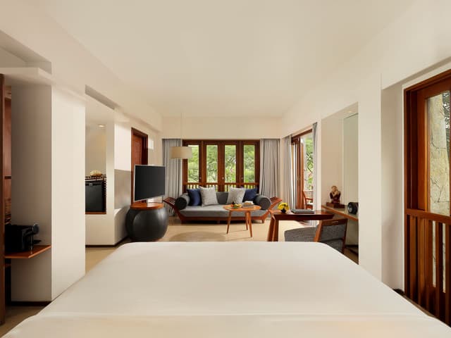 Impressive Forest Corner Suite King Bed
