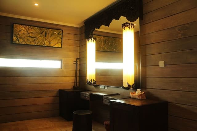 The Luxury Suite