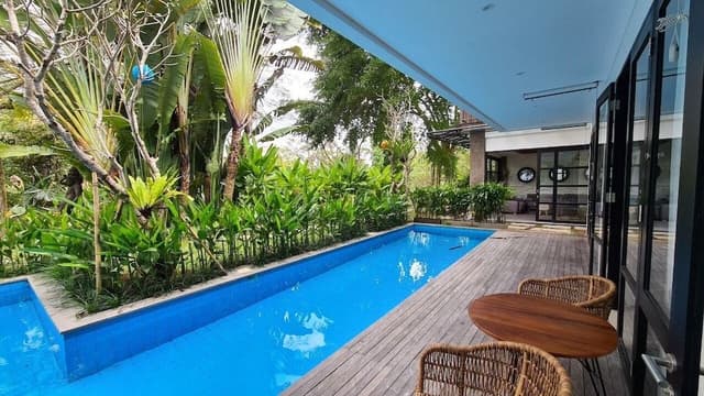 Premier Pool Suite