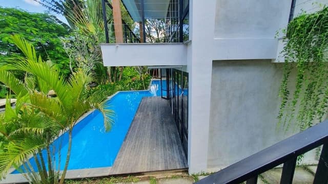 Premier Pool Suite