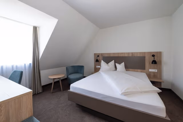 Business Room, 1 Queen Bed, Non Smoking