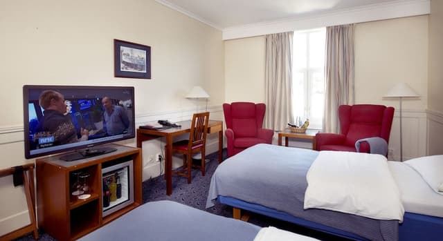 Twin Room (Compact)