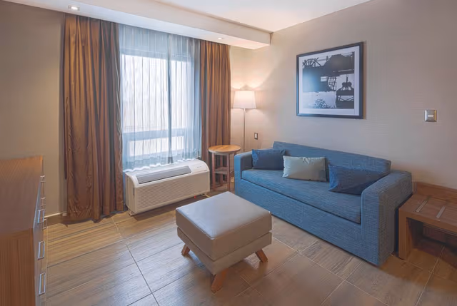 1 KING BED 1 BEDROOM SUITE NONSMOKING