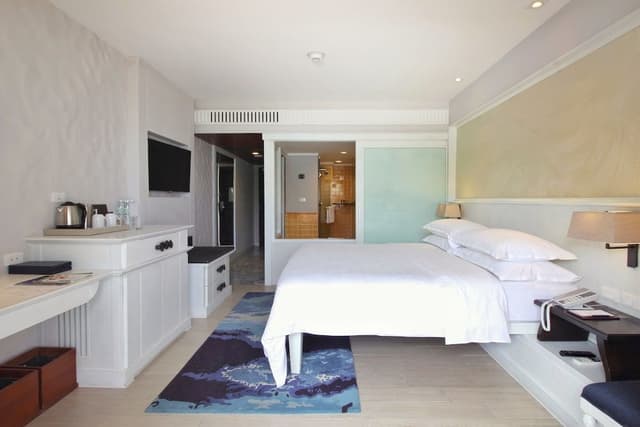 Room, 1 King Bed, Balcony