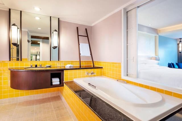 Room, 1 King Bed, Balcony
