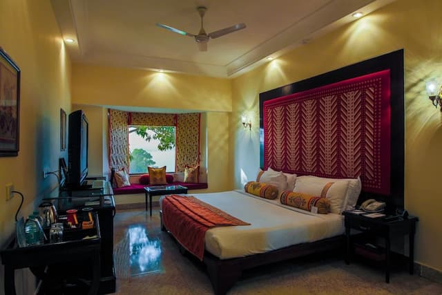 Room, 1 King Bed, Valley View
