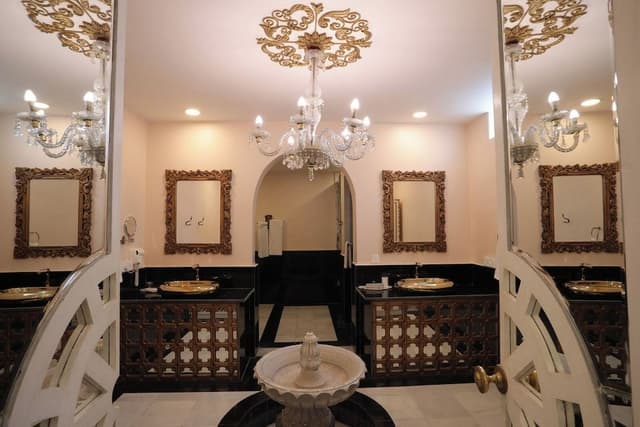 Royal Silver Suite