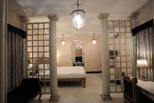 Royal Silver Suite