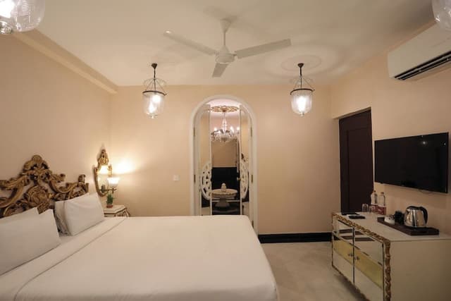 Royal Silver Suite