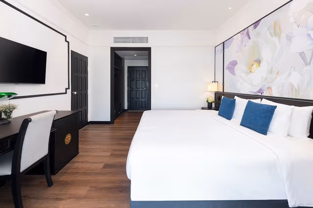 Deluxe Balcony Pool Access Room