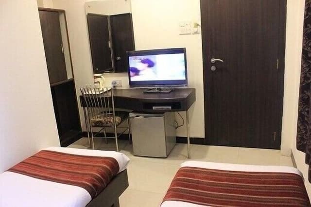 Deluxe Room, 1 Queen Bed, Smoking