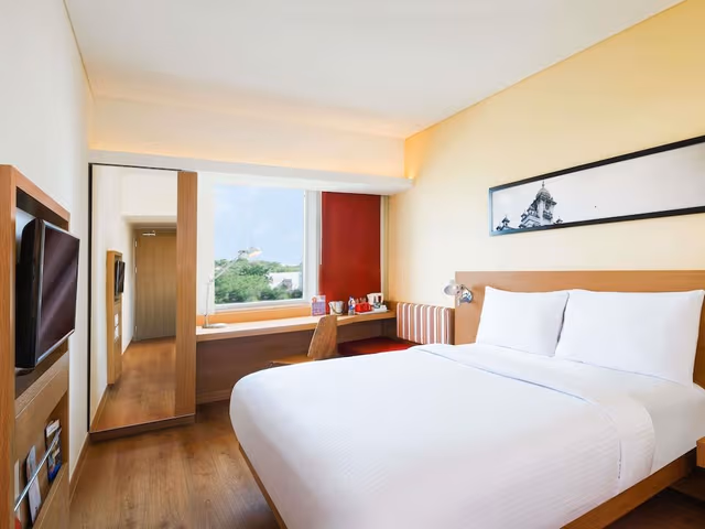 Standard Room, 1 Queen Bed