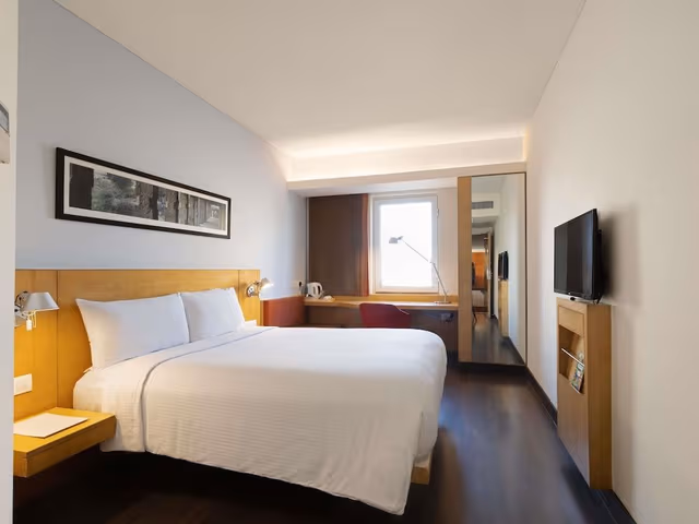 Standard Room, 1 Queen Bed