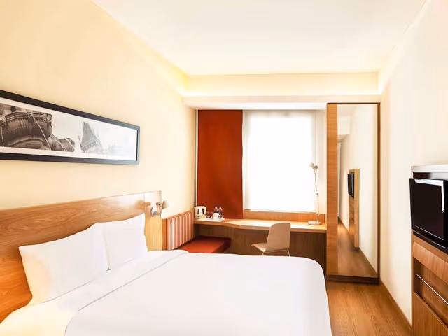 Standard Room, 1 Queen Bed