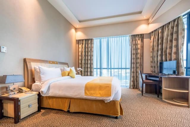 One-Bedroom Suite with Sea View