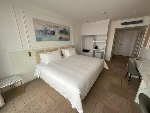 Deluxe Queen Room