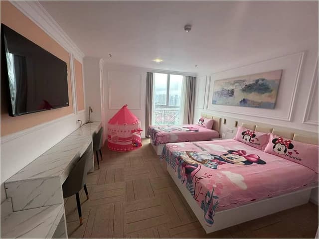 Deluxe Family Room