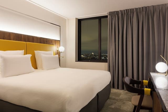 Deluxe Room, 1 King Bed
