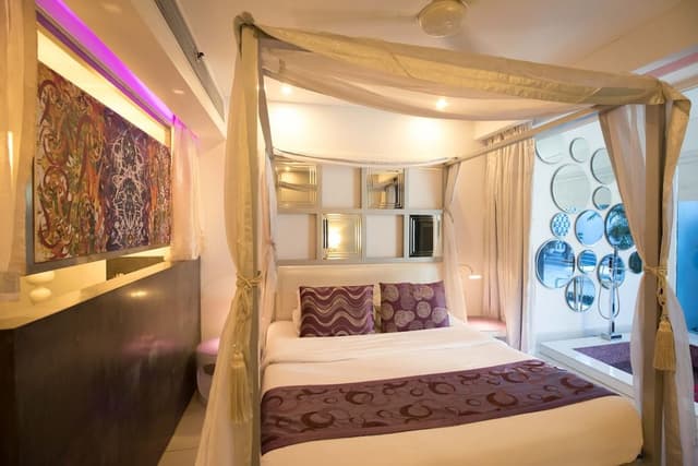 Deluxe Suite room
