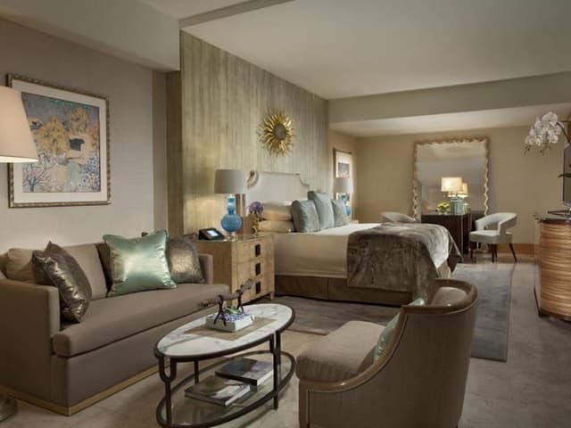 Royal Ocean Court Suite