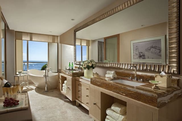 Junior Suite, Oceanfront (Baron Ocean Suite)