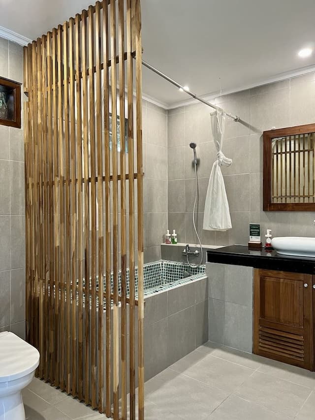 Suite, Pool View