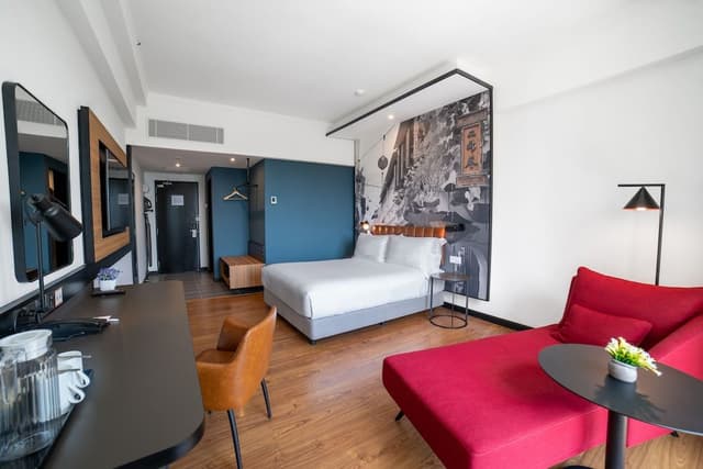 Deluxe Room, 1 Queen Bed