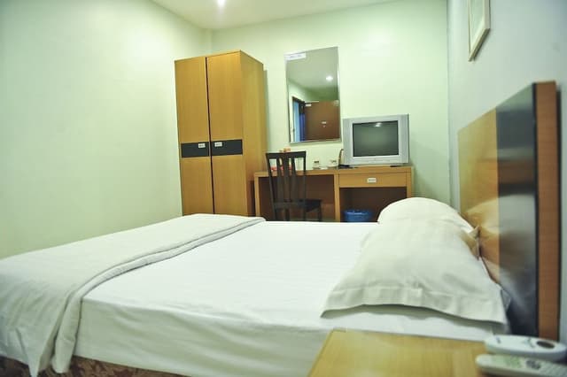 Standard Room, 1 Queen Bed
