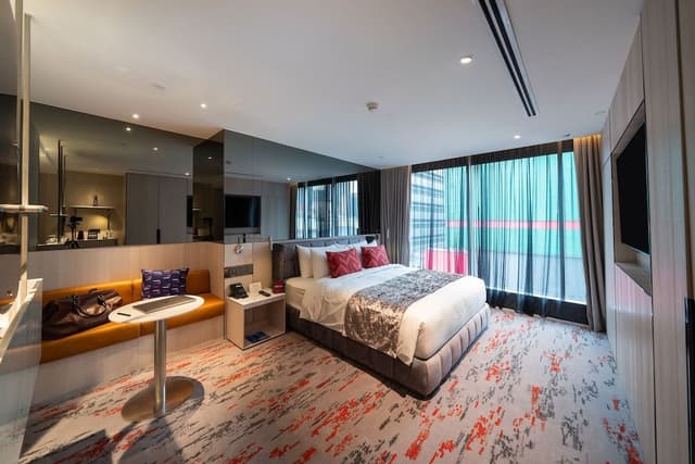 Platinum Suite with window
