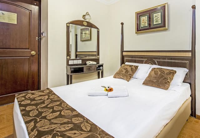 Standard Room, 1 Queen Bed