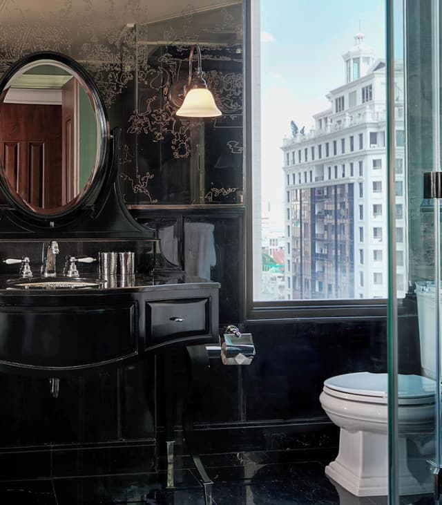 Deluxe Room, 1 King Bed, City View