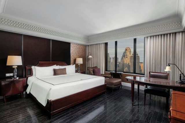 Deluxe Room, 1 King Bed, City View