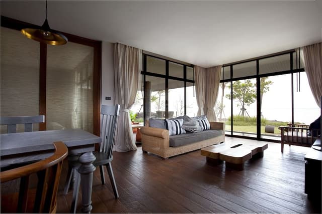 Deluxe Oceanfront