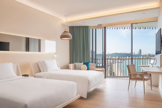 TWIN HILTON DELUXE - OCEAN VIEW