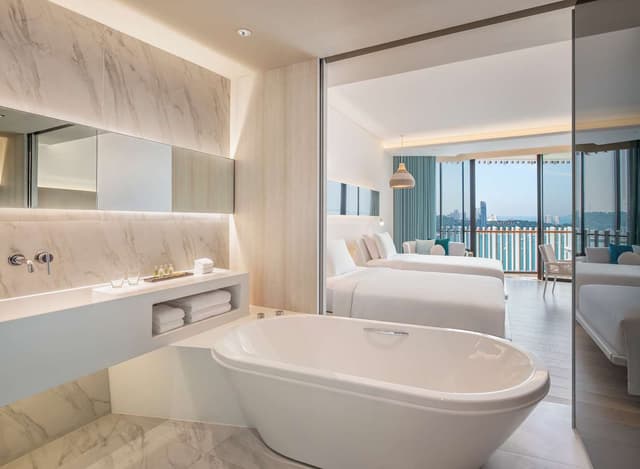 TWIN HILTON DELUXE - OCEAN VIEW
