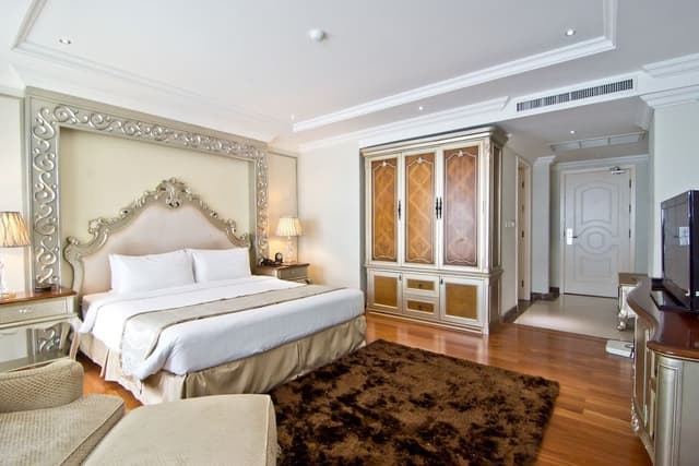 Superior Room, Jetted Tub, City View
