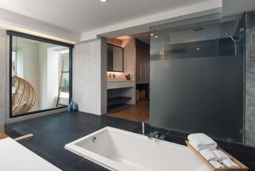 Premium Pool View with Bathtub - Double