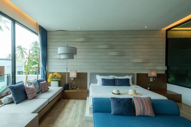 Junior Suite Pool View with Bathtub