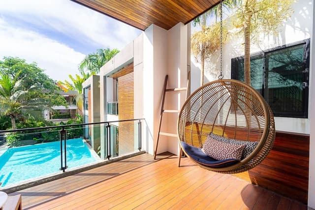 Junior Suite Pool View with Bathtub