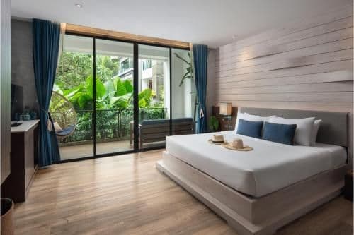 Premium Pool View with Bathtub - Double