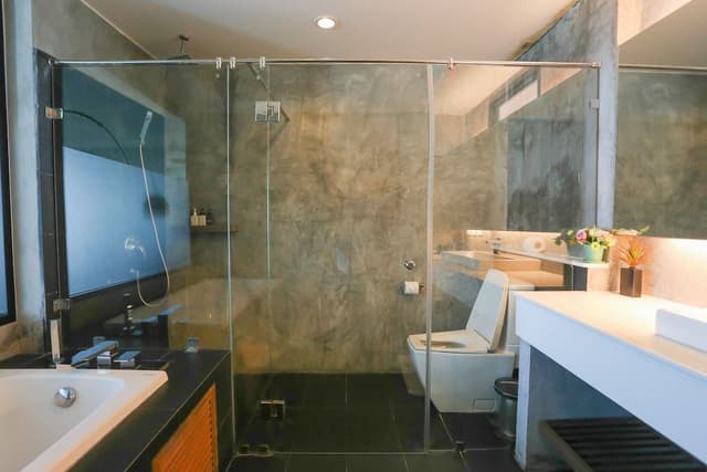 Premium Pool View with Bathtub - Double
