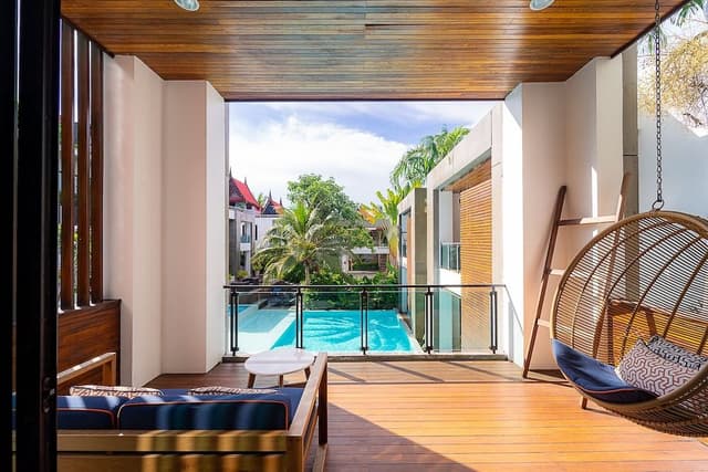 Junior Suite Pool View with Bathtub