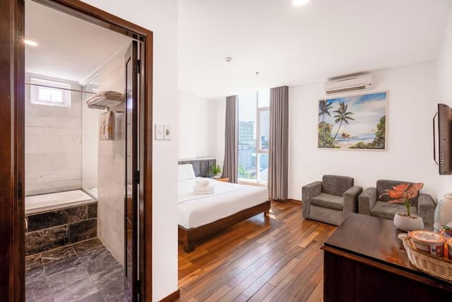 Deluxe Double Room, Bathtub, City View